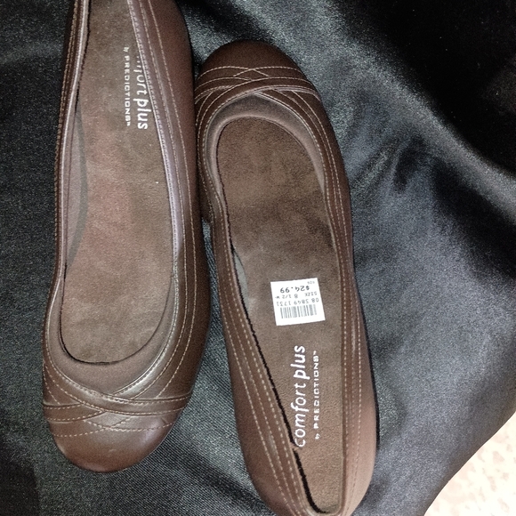Comfort Plus by Predictions Brown Flats with Quilted Design - Picture 6 of 16